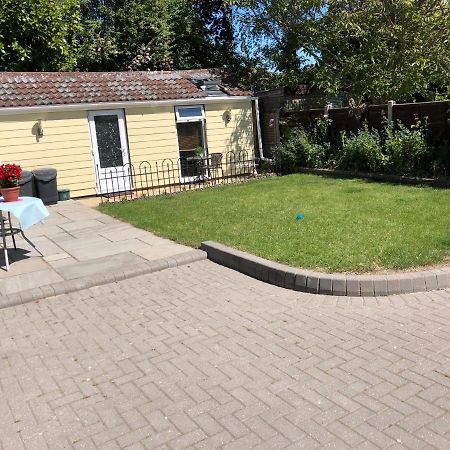 Апартаменты Cosy 1 Bed Garden Annexe Колчестер Экстерьер фото
